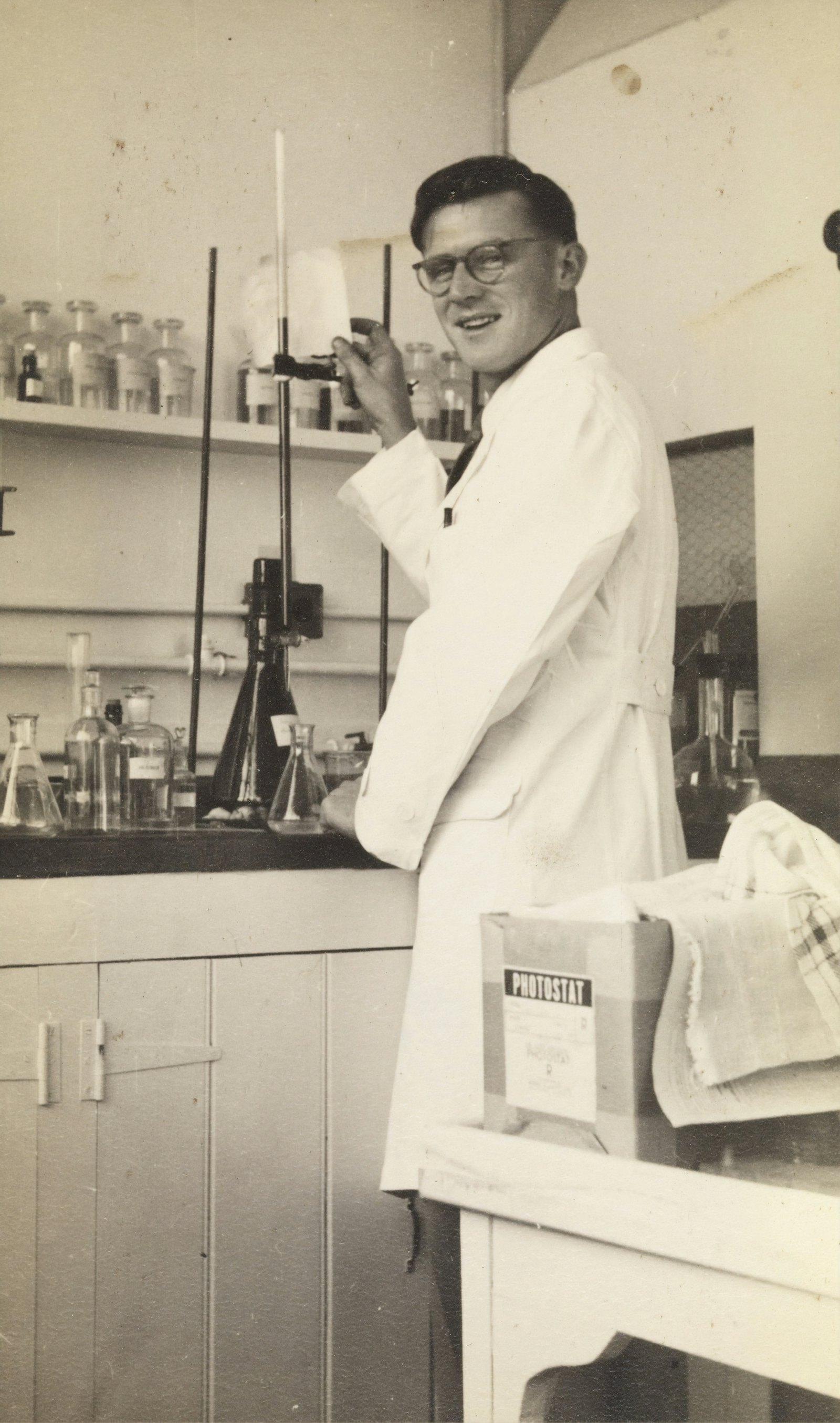 Laboratory cold storage with labelled sample boxes